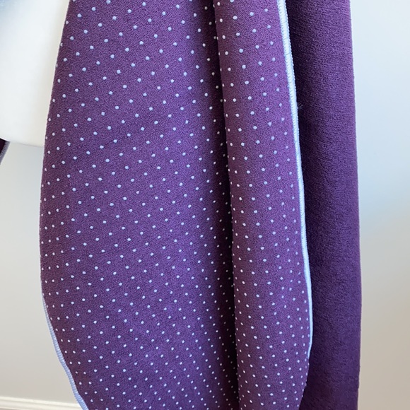 Manduka YOGITOES® YOGA MAT TOWEL - Picture 7 of 8